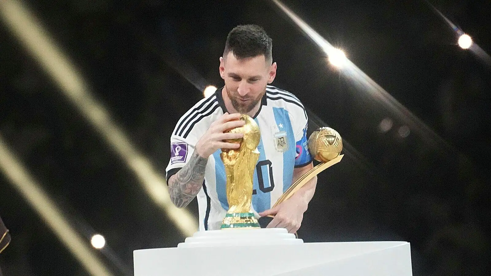 12/18/2022, Lusail Iconic Stadium, Doha, QAT, FIFA World Cup 2022, final, Argentina vs France, in the picture Argentina's forward Lionel Messi walks past the World Cup trophy and kisses it.