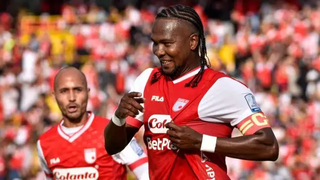 Hugo Rodallega in action for Santa Fe.