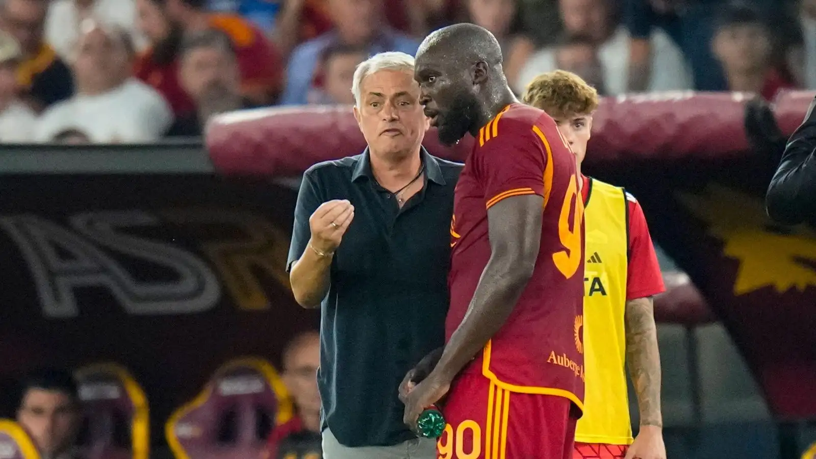 Roma's head coach Jose Mourinho speaks to Roma's Romelu Lukaku during a Serie A soccer match between Roma and Empoli