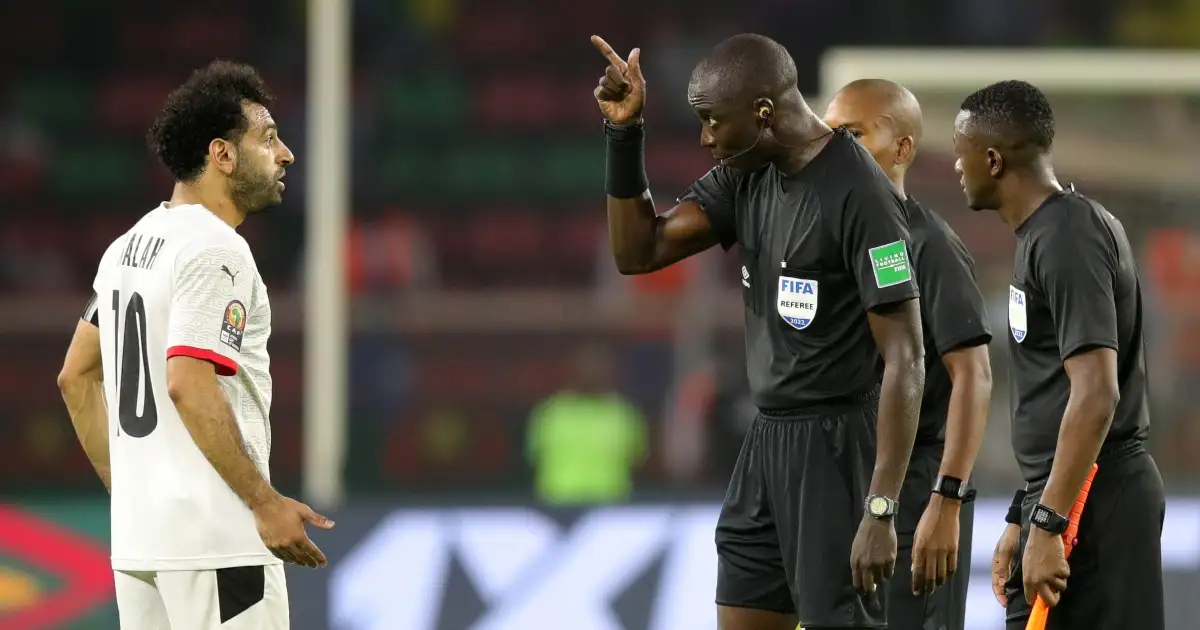 Watch: AFCON ref takes no sh*t in hilarious argument with Mo Salah